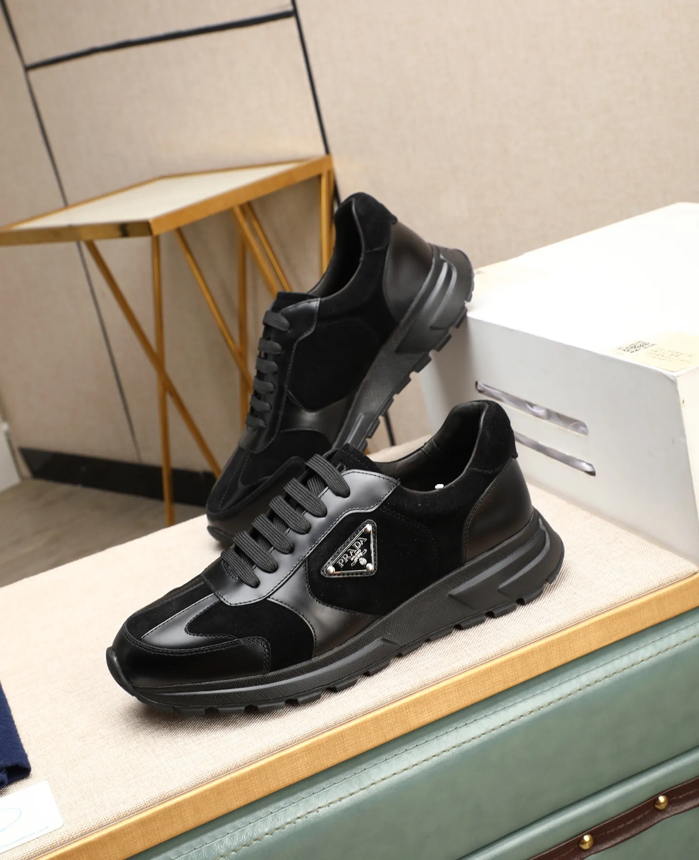 Men's shoes 💰600 Top quality New hot models on the official website, timeless for a century, 🆘 Trendy brand (Prada) mainly promotes hot models, avant-garde and versatile fashion men's shoes private version molding, cowhide surface splicing 1:1 oil edge treatment... fashionable and simple, original imported cowhide lining cowhide feet; the atmosphere and personality are more fashionable, eye-catching and pursuing class, it will subvert the old idea and be a must-have for fashion trendsetters with you! Must keep it for yourself! High-end comfort, high-end quality workmanship. Size: 38-44 Various colors available. full package